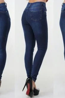 Ярко-синие джинсы