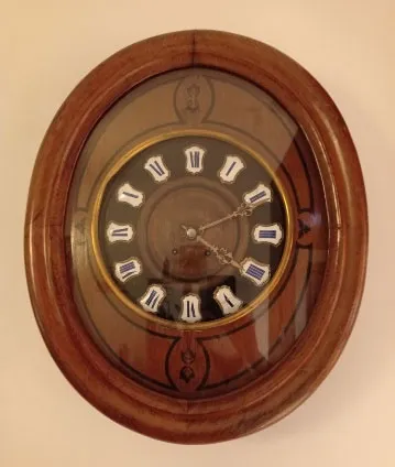 Часы из гостиной квартиры Владимира Высоцкого на Малой Грузинской улице