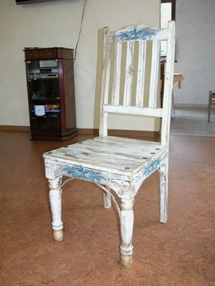 Оригинальные стулья в винтажном дизайне