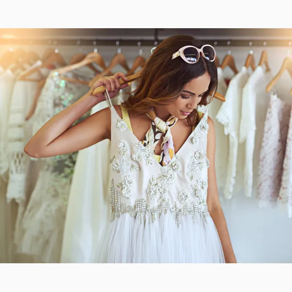 Вы можете отнести свое свадебное платье в специализированный магазин или бутик