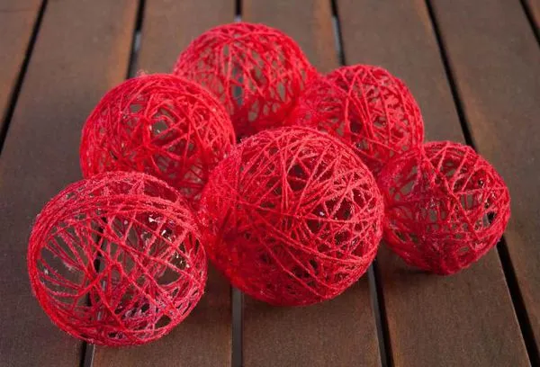 Красные нитки для воздушных шаров