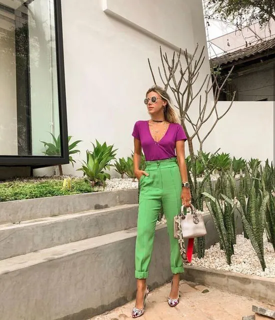 Модные вещи для женщин, которые можно носить с зелеными брюками