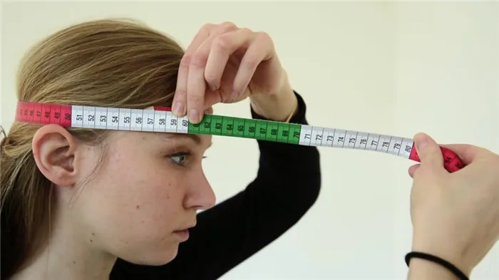 Измерение головы женщины
