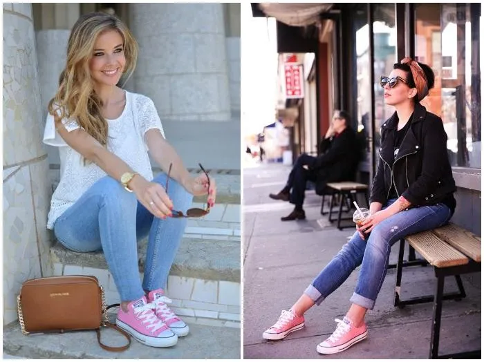 Лук в джинсах и розовых кедах Converse