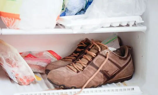 Как разнашивать обувь - заморозка в морозильной камере