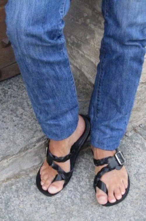 Могут ли мужчины носить носки с сандалиями? Общие правила ношения открытой обуви.