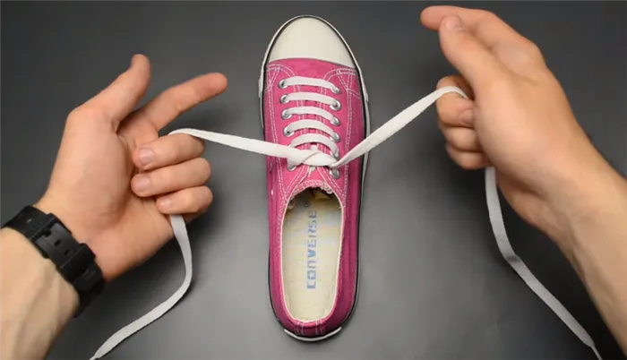 Как спрятать шнурки в кроссовках