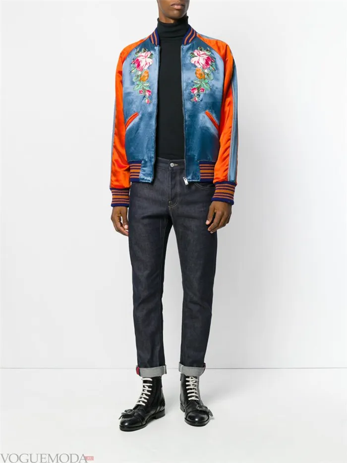 Мужская куртка-бомбер с блоком цвета и джинсы с отворотами