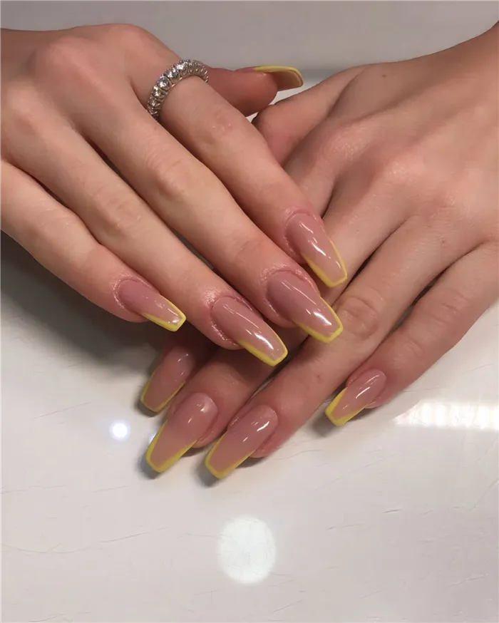гелевые ногти с желтыми французскими ногтями