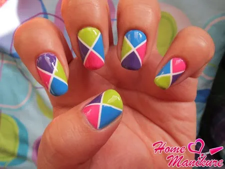 Современные дизайны ногтей в ярких цветах
