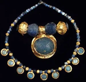 Древнеримские бусы из золота и стекла - 2-3 век н.э. Фото ancienttouch.com