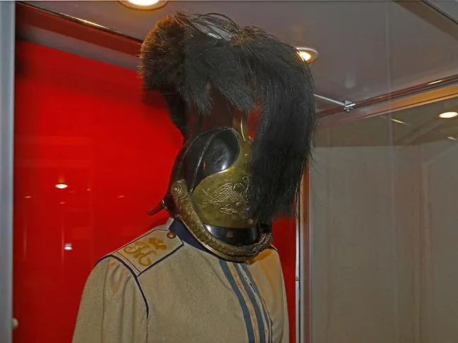 Кавалерийский головной убор с украшением из конских волос