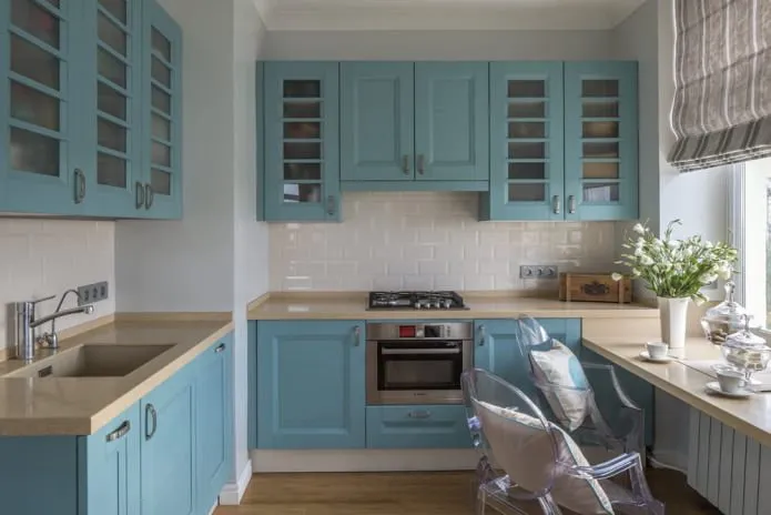 Кухня с голубым дизайном интерьера