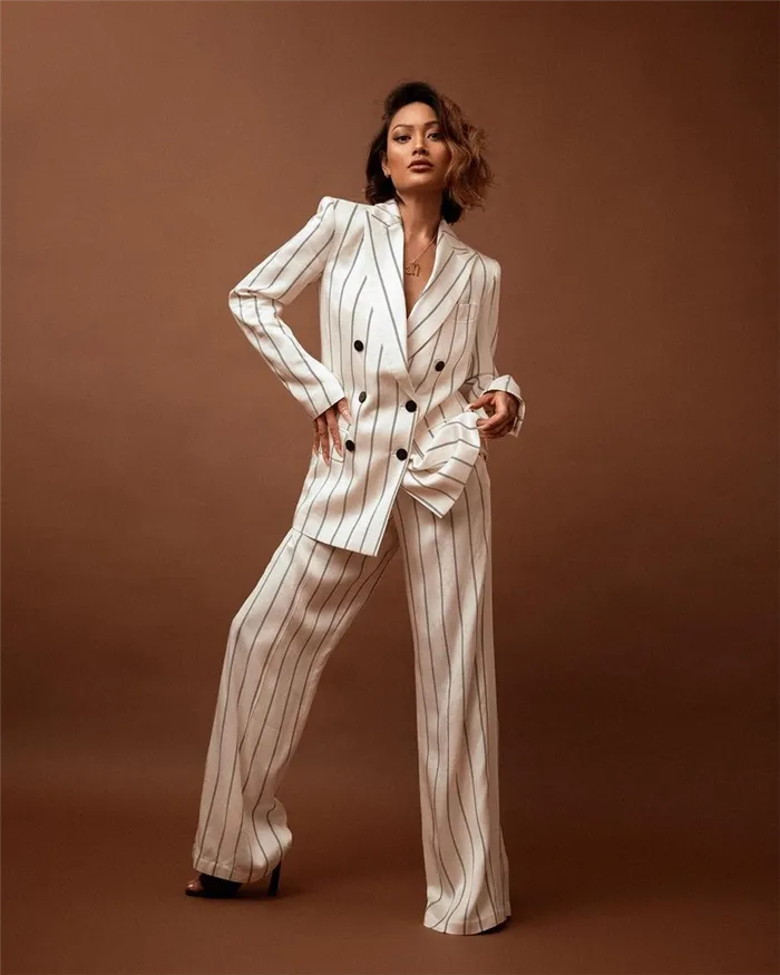 Ищем новые идеи для нарядов.</br></p><p>Модные тенденции. Простое руководство по трендам и новой одежде «width=» 800″ height=» 1000″ /> успешный индивидуальный стиль, модные тенденции и как использовать тренды, а также как ваша одежда сочетается с вашим внутренним миром, и вашим образом жизни.</p><p>Каждая женщина должна понимать, что модные тенденции не следует воспринимать буквально. То есть, то, что представлено на подиуме, иногда чрезмерно или слишком восхитительно.</p><blockquote><p>Модные тенденции и новые веяния следует рассматривать через фильтр здравого смысла, вкуса и возможности приобретения трендов и новых стилей в свой гардероб.</p></blockquote><p>Создайте свой собственный стиль из базового гардероба, включив новые сезонные тенденции в свой базовый гардероб, чтобы создать новый комплект. Так что вы всегда выглядите элегантно с изюминкой.</p><h2>Модные тенденции 2022-2023 в базовом гардеробе. Что нужно знать…</h2><p><img decoding=