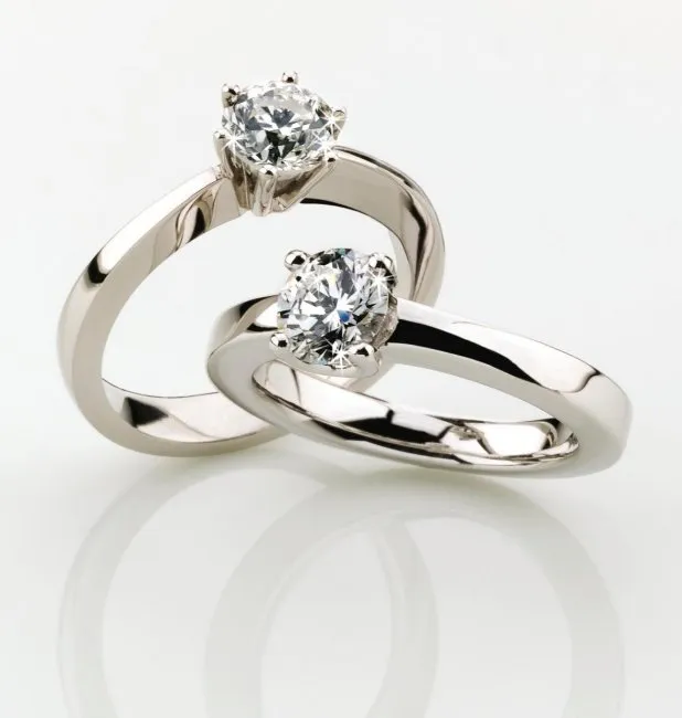 Бриллиантовое обручальное кольцо