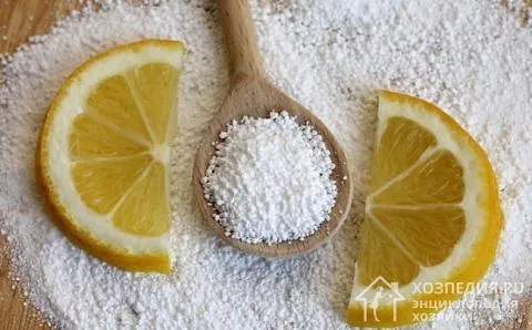 Лимонный сок помогает удалить стойкие пятна и отбелить кухонные полотенца