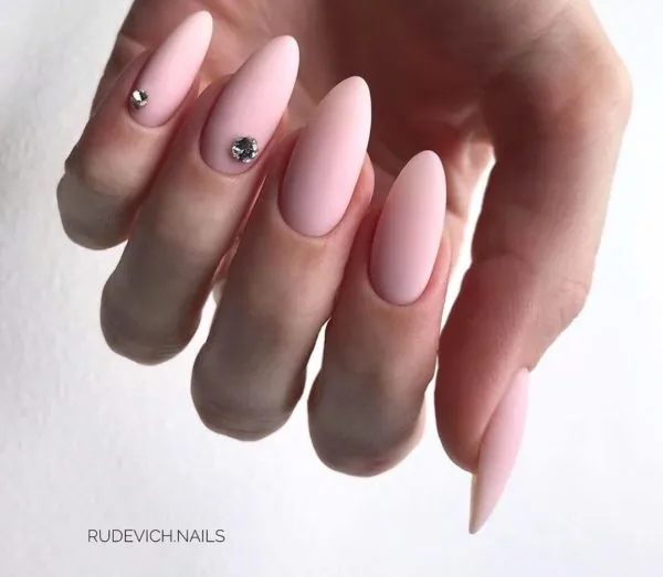 Нежно-розовые матовые ногти