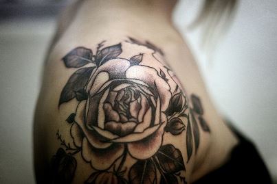 Значение татуировки роза или что означает тату роза