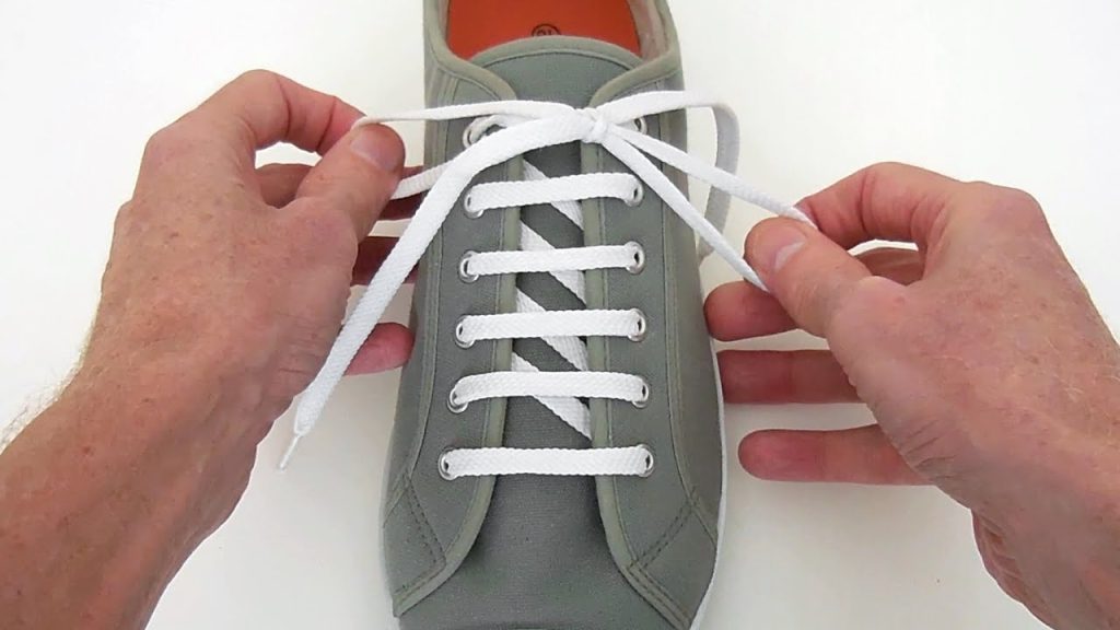 Как завязывать шнурки бантиком