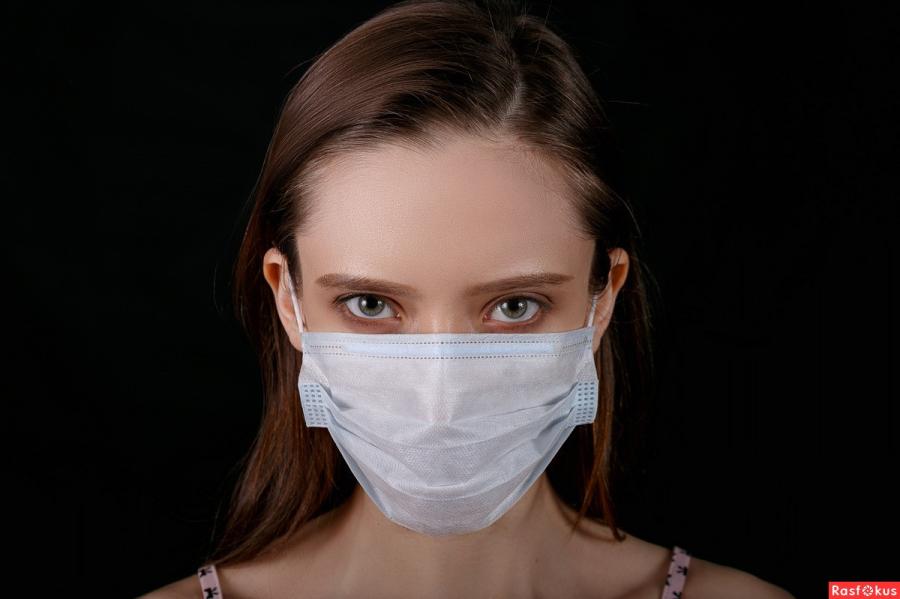 Как правильно носить медицинскую маску: какой стороной надевать к лицу – белой или голубой