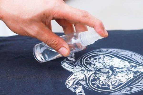 Как убрать клей от наклейки и ее саму: с пластика, стекла, бутылки .