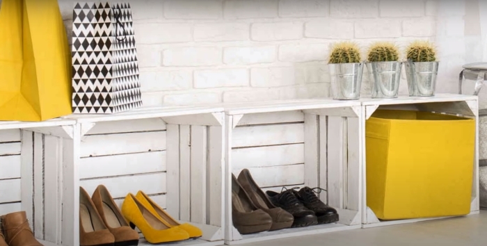 Стильное и практичное решение для хранения обуви. /Фото: youtube.com