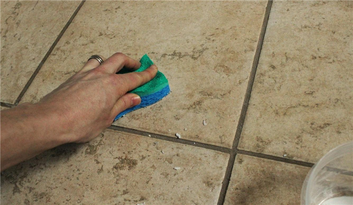 очистка швов между плиткой на полу