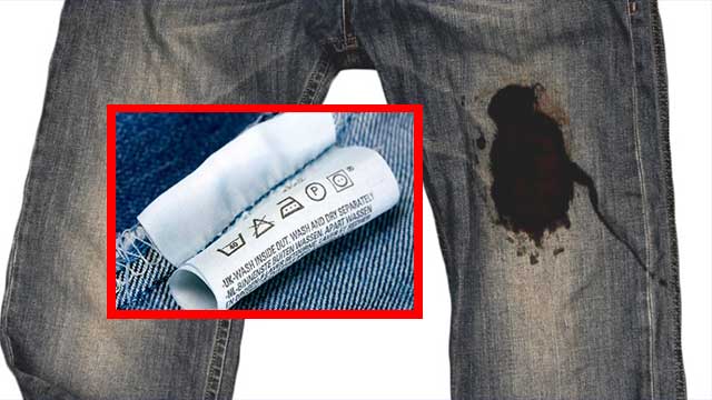 Пятно чёрного цвета на джинсах с этикеткой