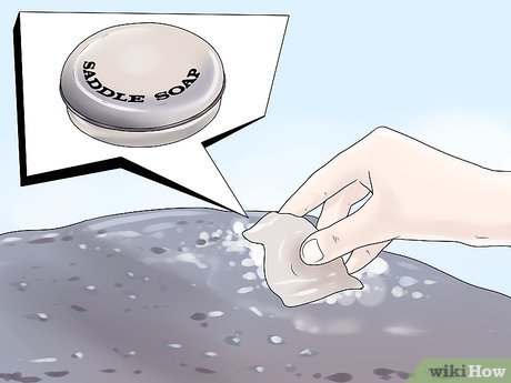 Изображение с названием Remove Chewing Gum from Leather Step 4