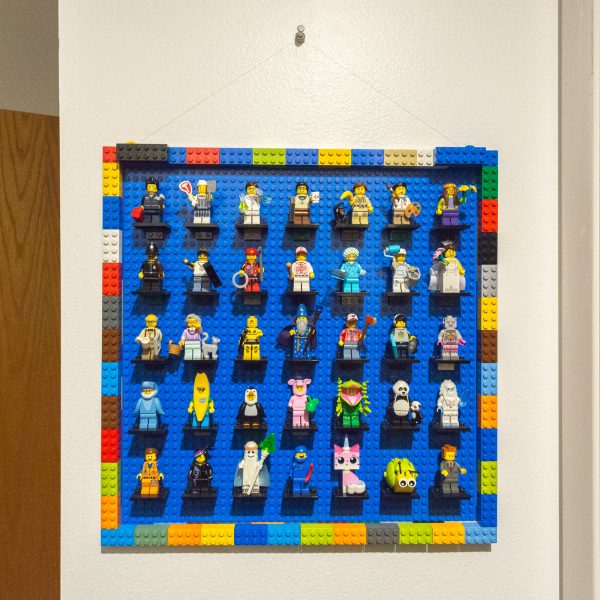 Самодельная рамка для минифигурок Лего 