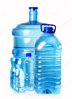 Вода в пластиковых бутылках