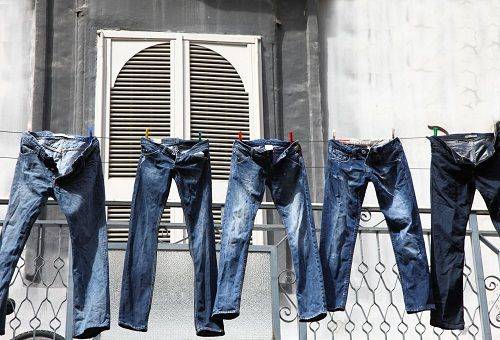 джинсы на сушке
