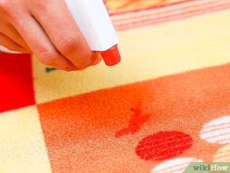 Изображение с названием Remove Blood Stains from Carpet Step 2