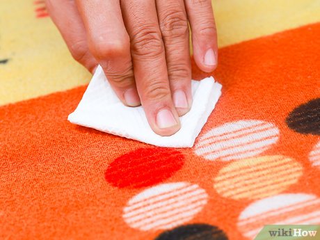 Изображение с названием Remove Blood Stains from Carpet Step 1